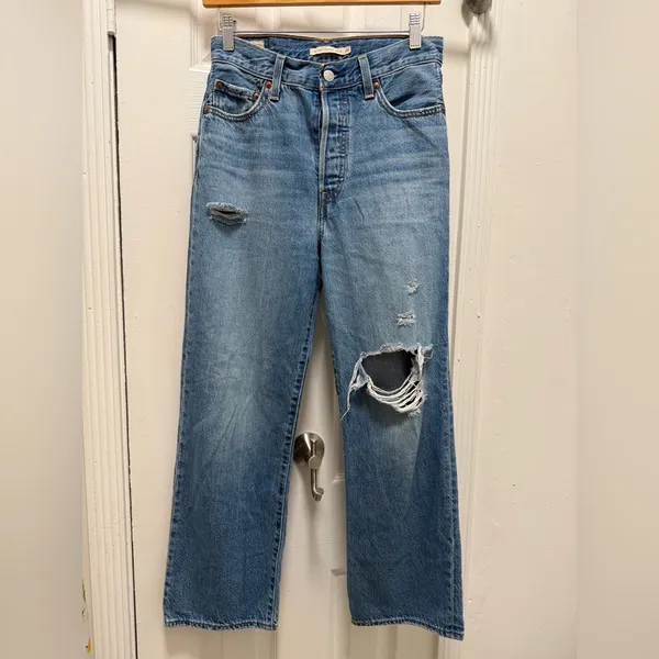 Levi’s Ribcage Straight Ankle Medium Wash Jeans Size 26 - Image 2