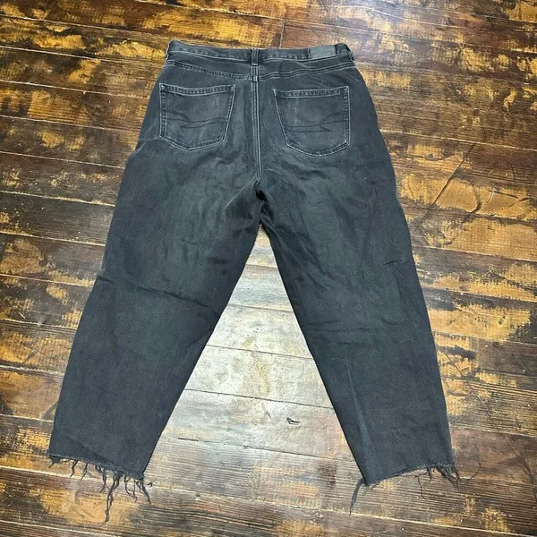 American Eagle black raw hem relaxed mom 8 x-short jeans - Image 3