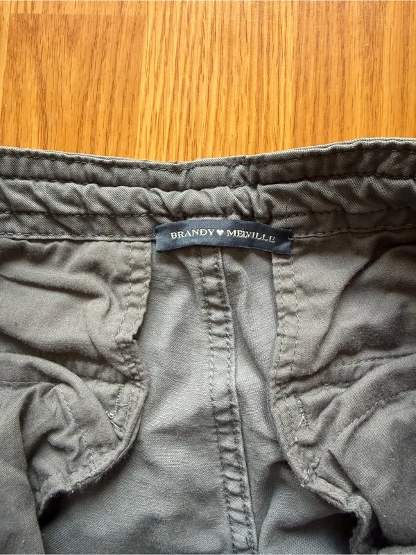 Brandy Melville Jemma Cargo Pants - Utility Style - Image 5