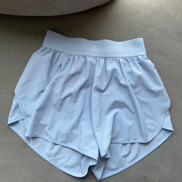 Alo Yoga Match Point Short Seashell Blue XS - Image 2