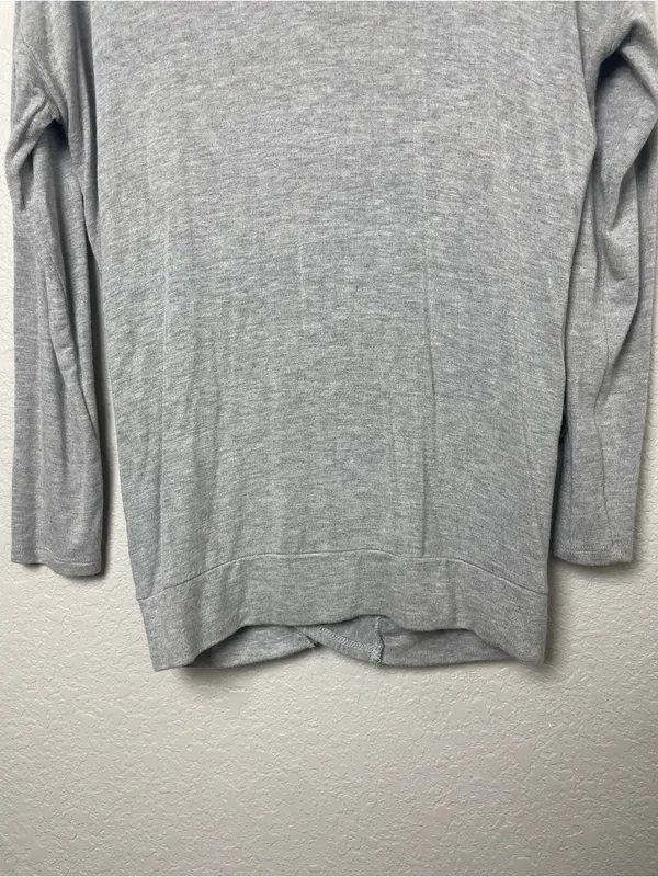 Le Lis Heather Gray V-Neck Open Criss Cross Back Long Sleeve Top Size M - Image 4
