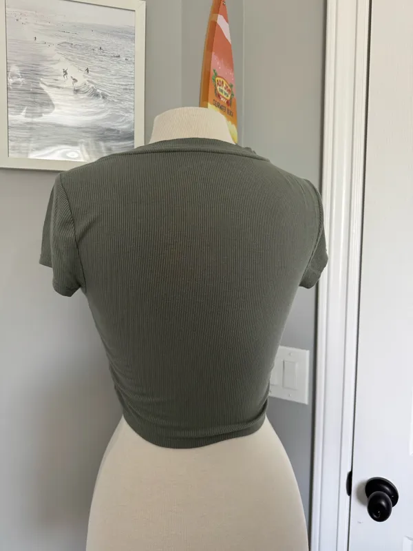 Aeropostale Baby Tee - Image 3