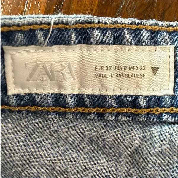 Zara Light Wash Distressed High Waisted Denim Shorts Size 0 727/002/400/32 - Image 3
