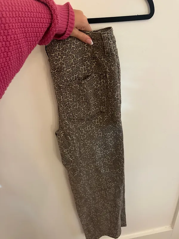 Harper Heritage Wide-Leg Leopard Print Jeans - Image 2