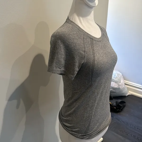 Gray Seamless Athletic Tee - Image 3