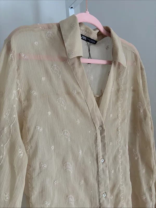 Zara Sheer Paisley Embroidered Button-Up Blouse in Beige Crinkle Size M Coastal - Image 4