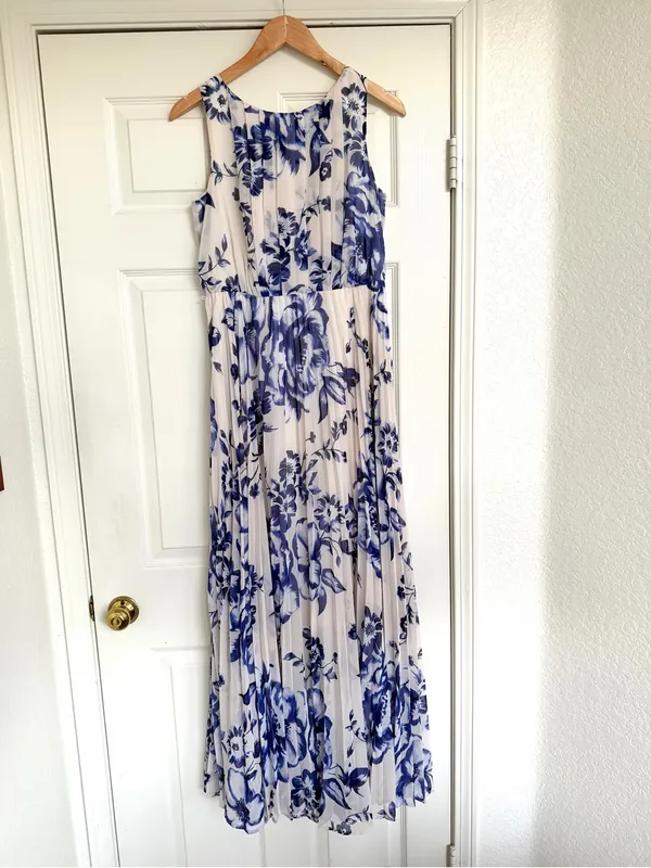 Eliza J Pleated Chiffon Blue White Floral Maxi Dress Size 8 - Image 2