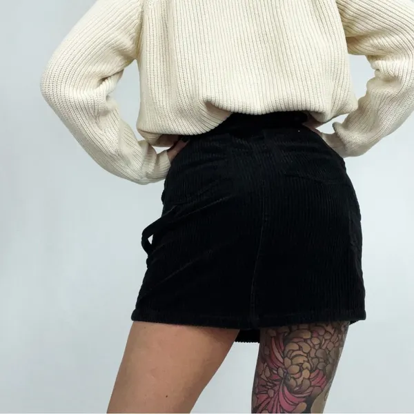 Vintage 90’s Wide-Wale Corduroy Carpenter Mini Skirt in Black | Size 26” - Image 4