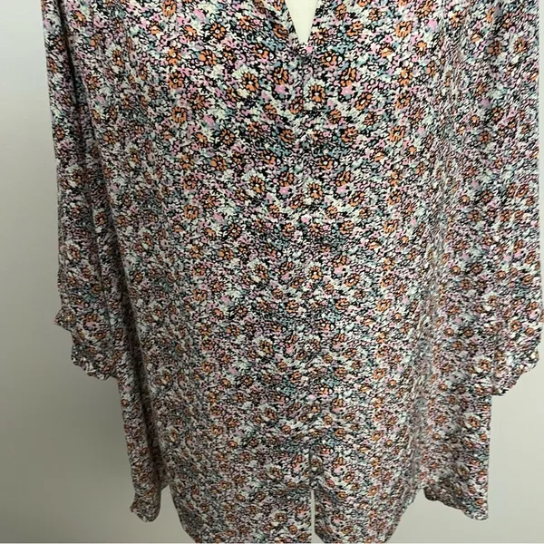 Rose & Olive Top Tunic Floral Split Neckline 3/4 Sleeve Smocking Pink Blue White - Image 5