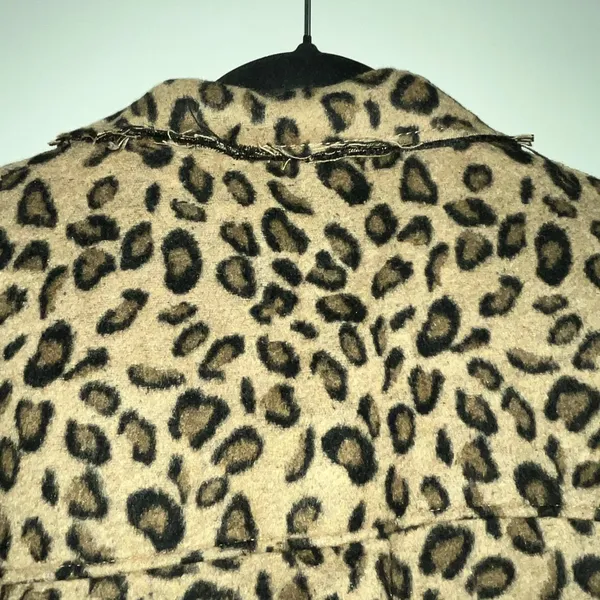 Boutique Leopard Print Women's Jacket. NWOT - Image 4