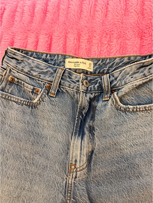 Abercrombie High-Rise Jeans - Image 2