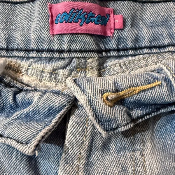 Edikted‎ Light Wash V-Waist Distressed Straight Leg Jeans Size S - Image 3