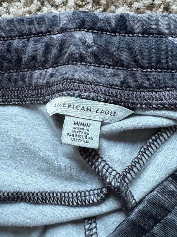 American Eagle Camo Pants - Image 3