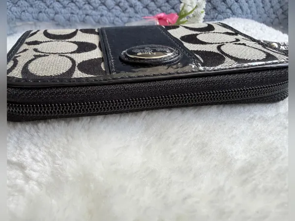 Vintage Coach Zip Around Wristlet - Image 8
