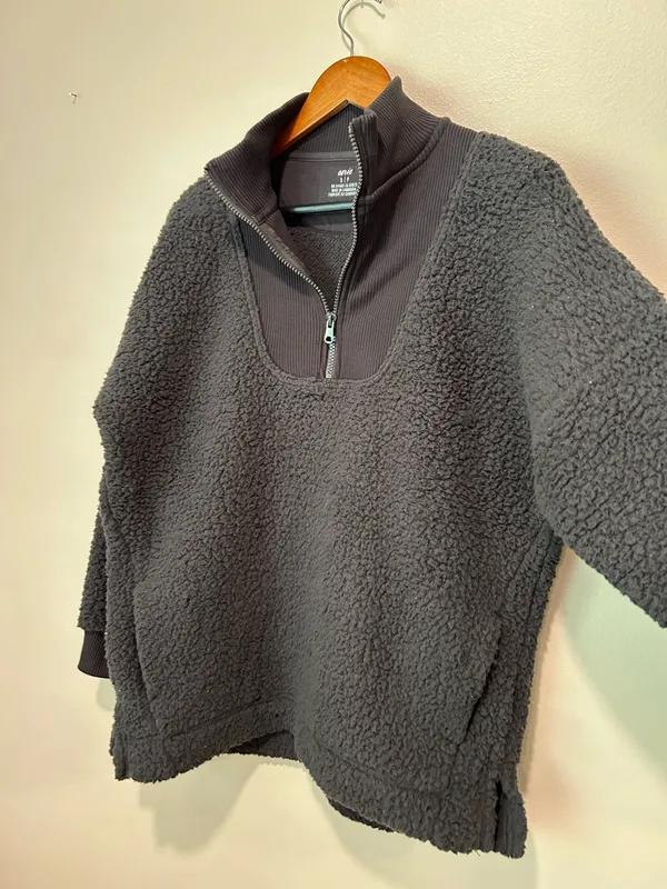 Gray aerie size small oversized Sherpa - Image 5