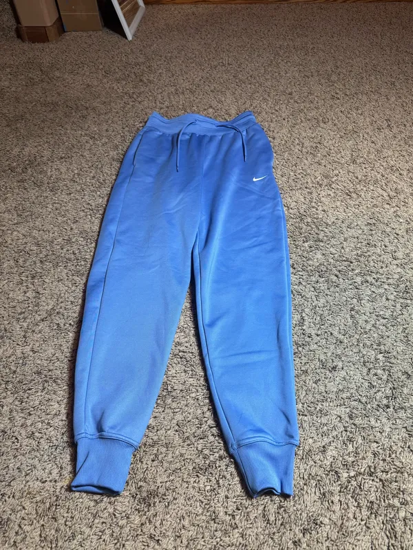 NWOT Baby Blue Nike Joggers - Image 3