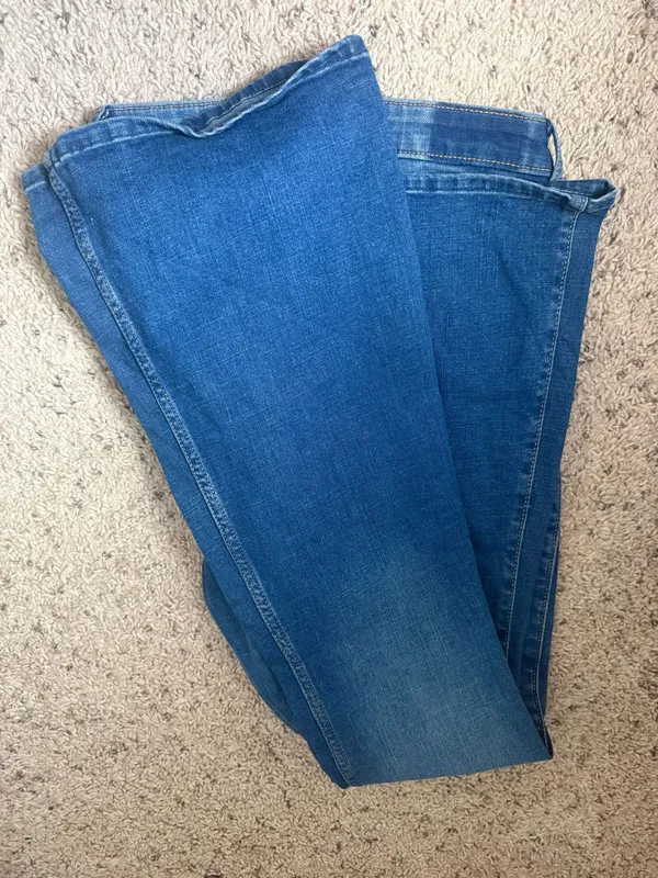 Abercrombie and Fitch bootcut jeans - Image 4