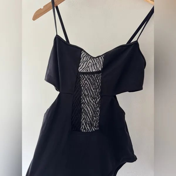 Victorias Secret Women's Swimsuit Side Cutout Mesh One-Piece‎ Size L Black - Image 3