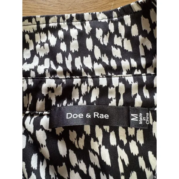 Doe &‎ Rae Button-Front Shirt Long Sleeve Size Medium Polyester Business Casual - Image 8