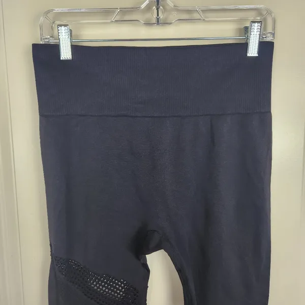 Zyia Active Black Angle 7/8 Grid Perforated High Rise Seamless Leggings Size M - Image 4