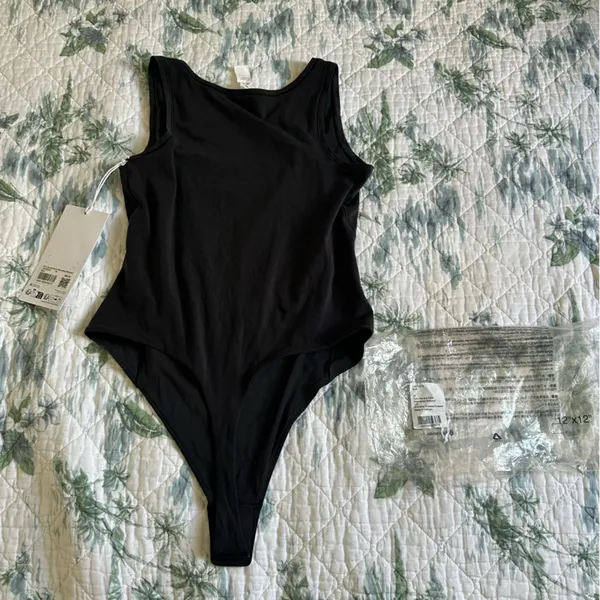 Lululemon Wundermost Ultra-Soft Nulu Square-Neck Sleeveless Bodysuit Black M - Image 5