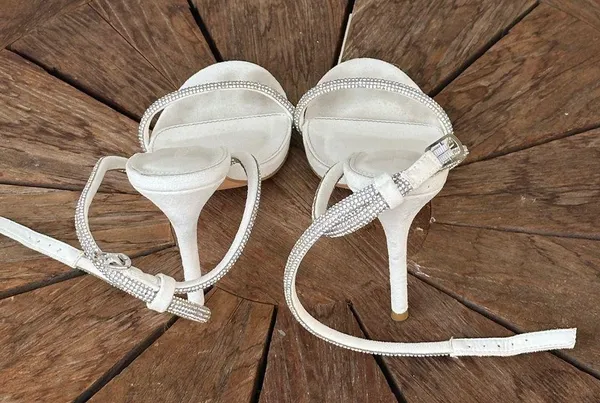 Forever 21 suede white and silver strappy heel - Image 3