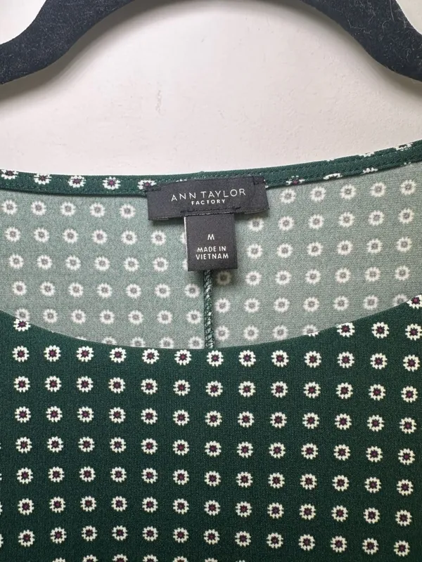 Ann Taylor Factory Twist Front Long Sleeve Top Size M Green Geo - Image 2