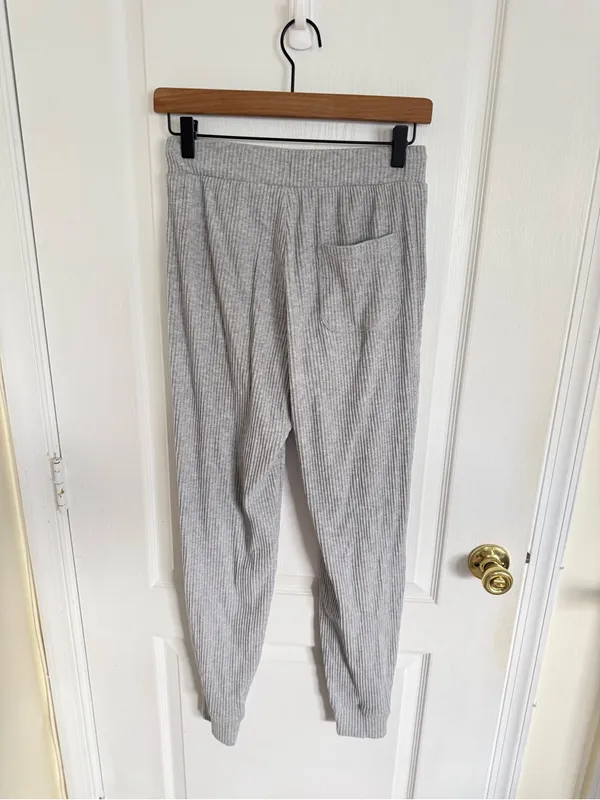 Alo Yoga Muse Sweatpant in Grey - Image 6