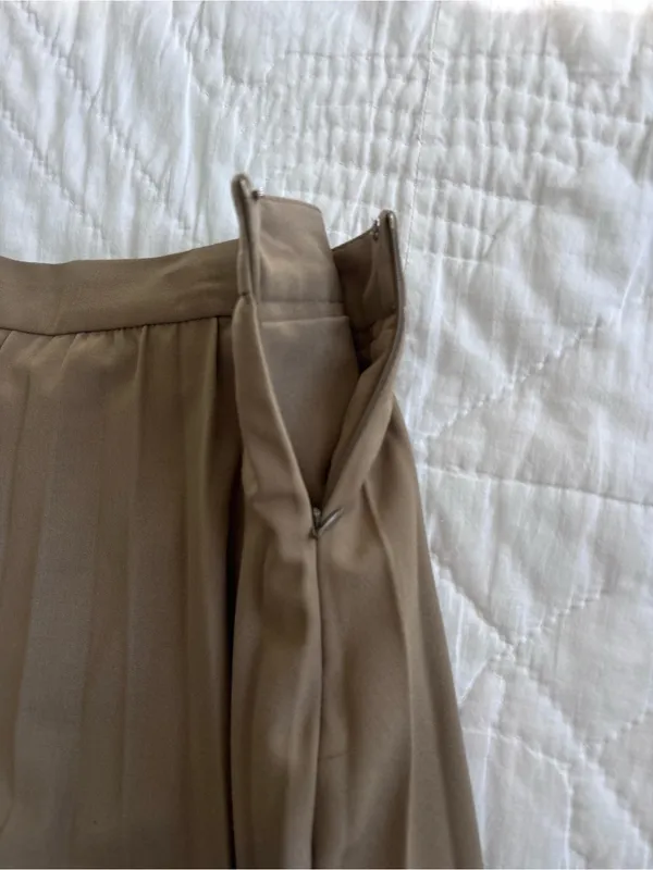 NWT Wishlist Apparel Brand Pleated A-Line Mini Skirt - size M - Image 4