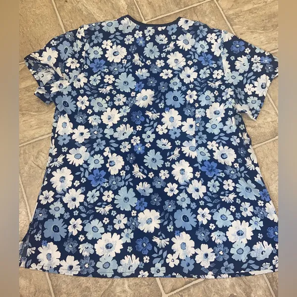 Floral Blue Scrub Top Size L - Image 3