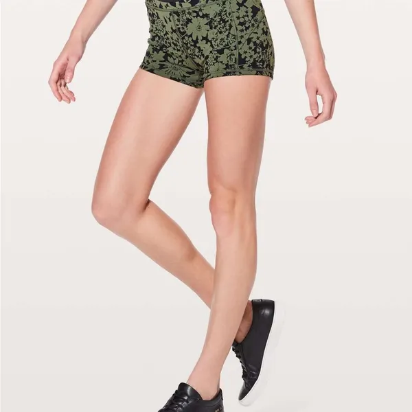 Lululemon In Movement Short Everlux 2.5" SIZE 10 sporty - Image 3