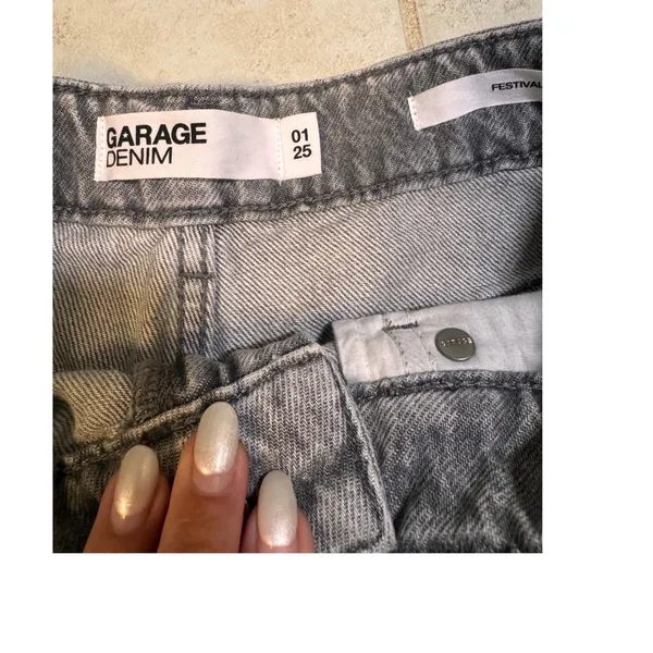 Garage Denim Festival Shorts Gray Distressed High Waisted‎ Raw Hem Size 1 25 - Image 2