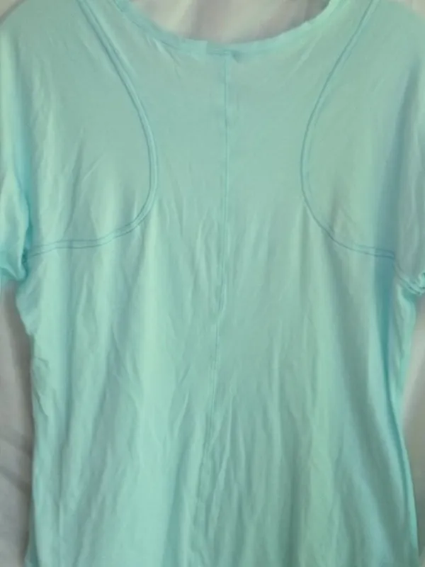 Beautiful M Mint Green Nylon Athletic Shirt Top - Image 3