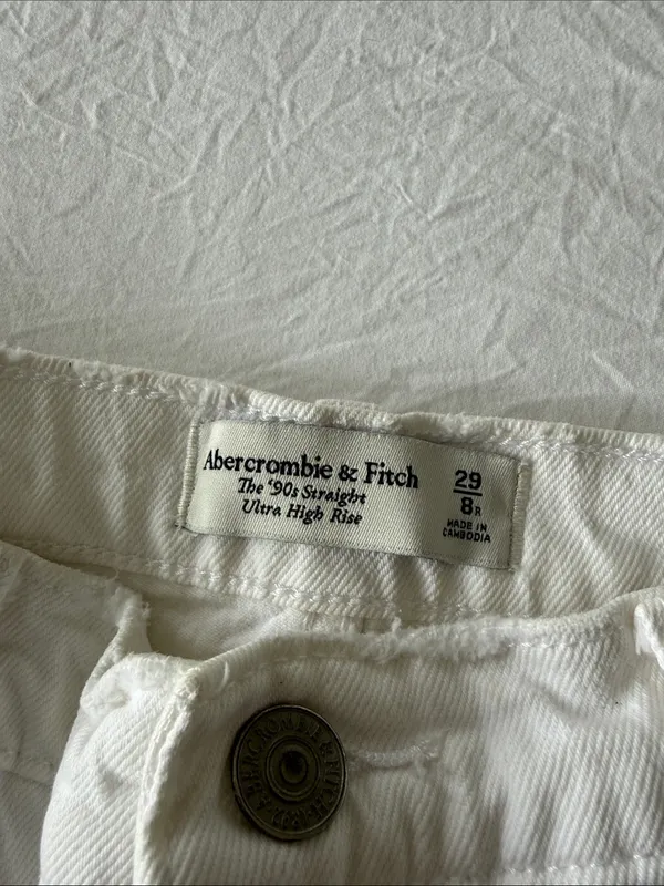 Abercrombie & Fitch 90’s Straight Ultra High-Rise White Jeans with Rips - Image 3