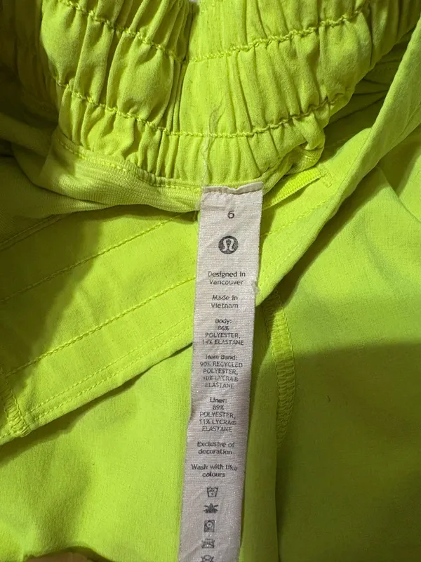 Lululemon 2.5" Hotty Hot Shorts - Image 3