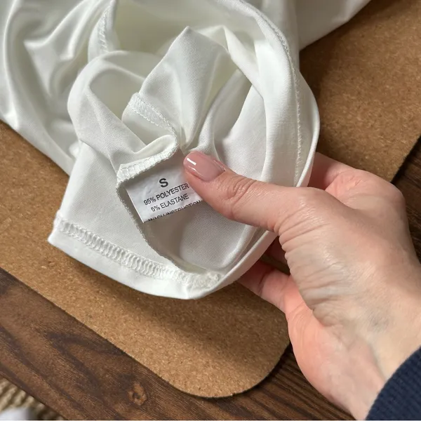 White tee Size XS - Image 2