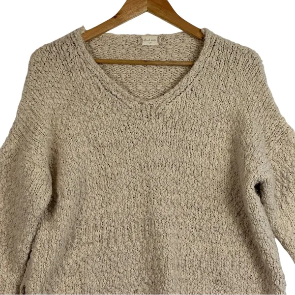Altar'd State Sweater Womens S/M Beige Oversized Boucle Knit V-Neck Slouchy - Image 2