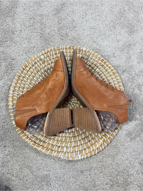 Sofft Women’s Mckenna Leather Sandals Blocked Heels Peep Toe in Cognac 8 - Image 10