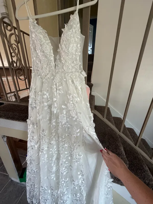 White A-Line Lace Wedding Dress with Appliques | Unworn with Tags - Image 4