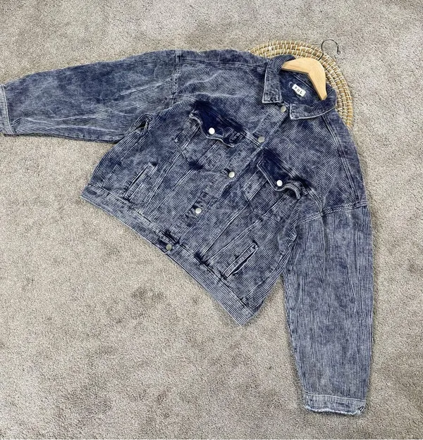 POL Women’s Corduroy Denim Button Down Trucker Jacket in Vintage Wash Blue M - Image 4