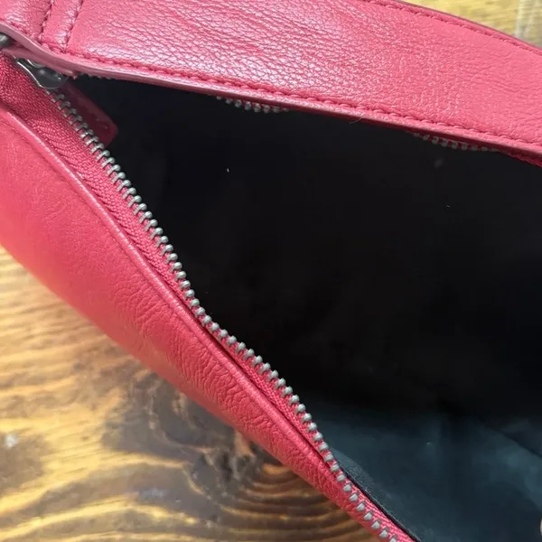 No‎ Boundaries Red Shoulder Bag And Matching Wallet - Image 4