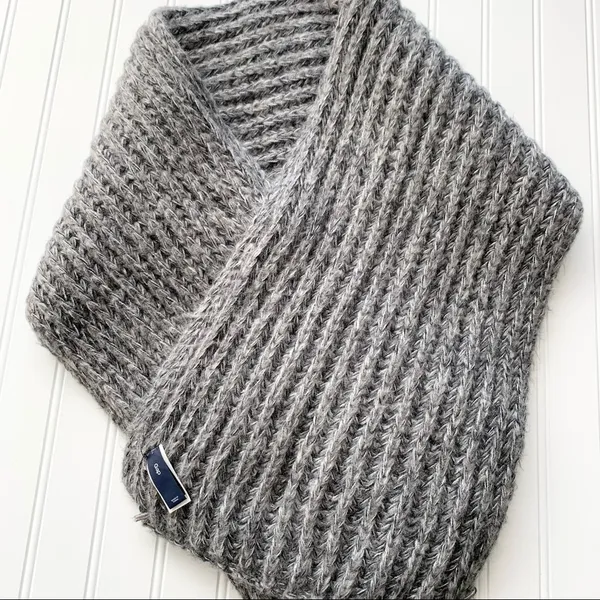 Gap Gray Soft Large Scarf - Image 4