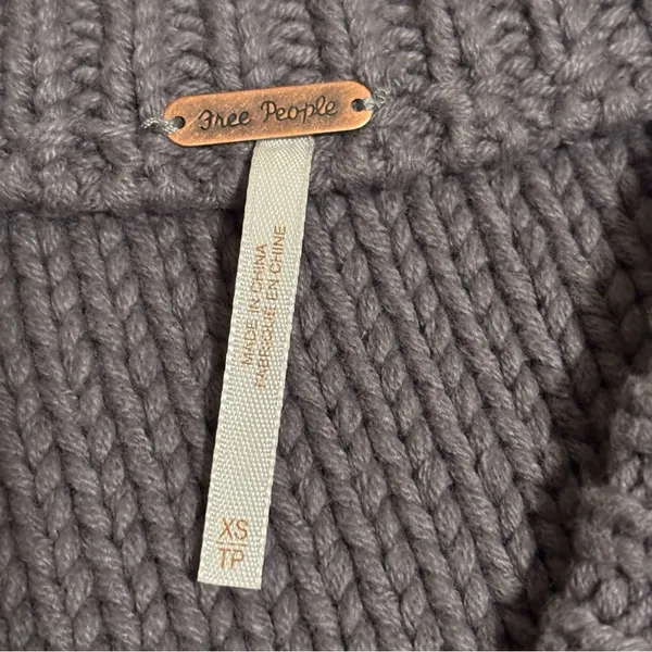 Free People Alli V-neck oversized Sweater Gray- Size XS - Image 9
