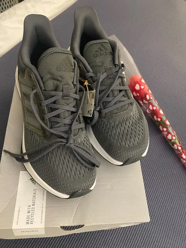 New adidas Women's Size 6 EQ21 Running Shoes NWB - Image 2