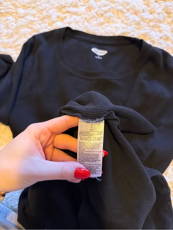 Old Navy Women's Black Thermal Long-Sleeve Shirt - Image 4