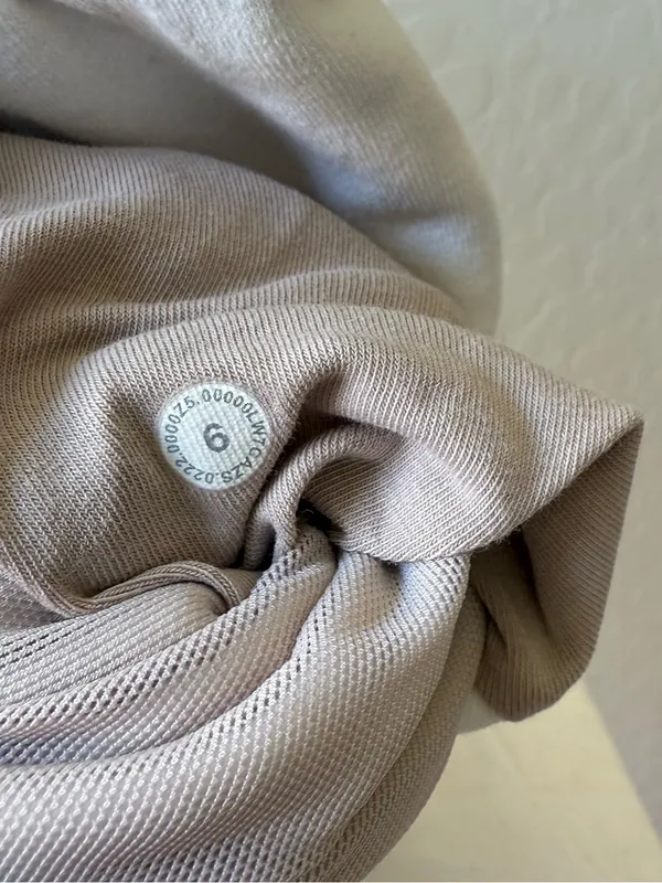 Lululemon Loungeful High-Rise Short 7" *Graphic short - Image 6