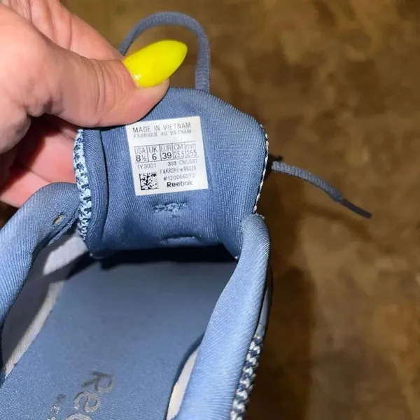 Reebok sneakers lightweight blue size 8.5 - Image 6