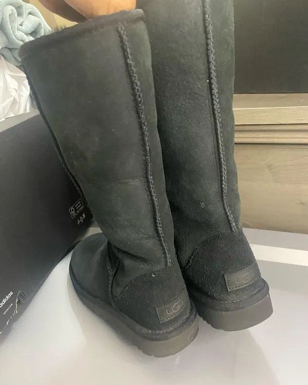 UGG Women's Classic Suede Boots  - Image 3