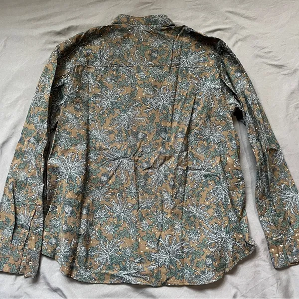 The North Face women’s long sleeve green light weight button up blouse medium - Image 6