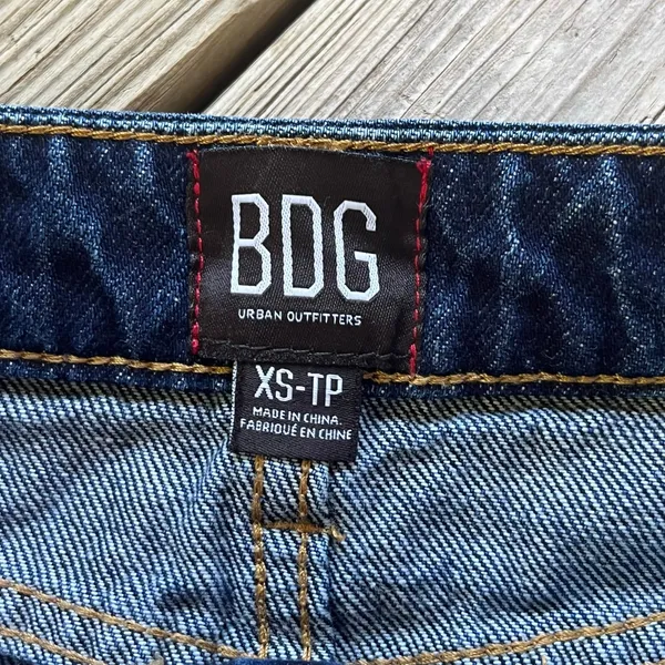 BDG Women's Dark Wash Raw Hem Denim Mini Skirt Size XS - Image 3